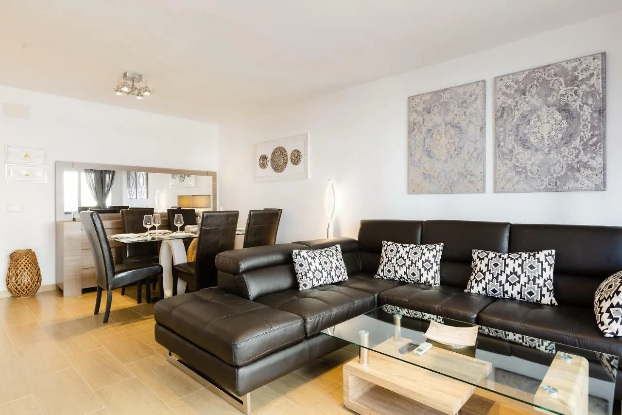 Picasso Daisy Apartment Fuengirola